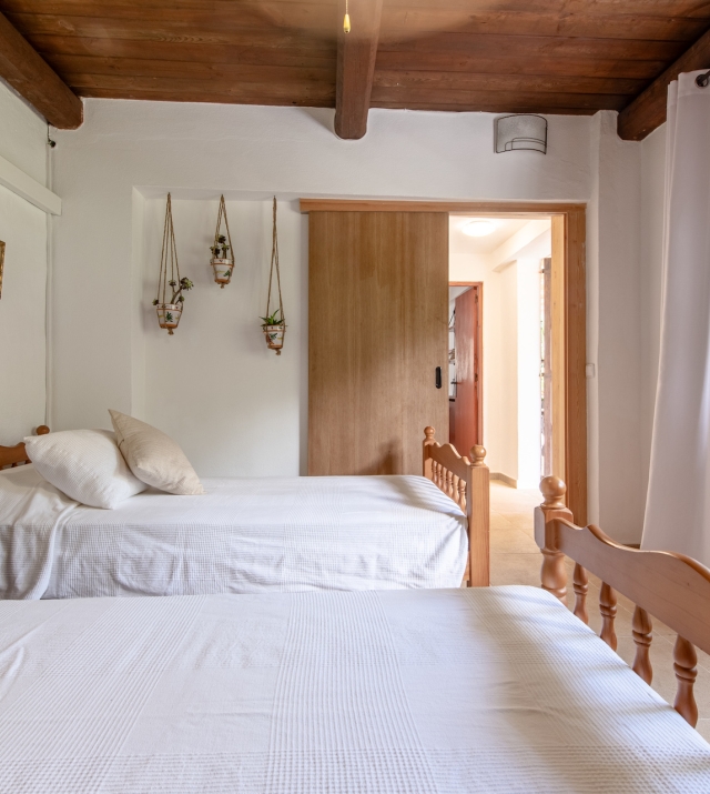 Resa Estates vastgoed te koop Ibiza Geraldine finca san lorenzo noorden bedroom 7.jpg